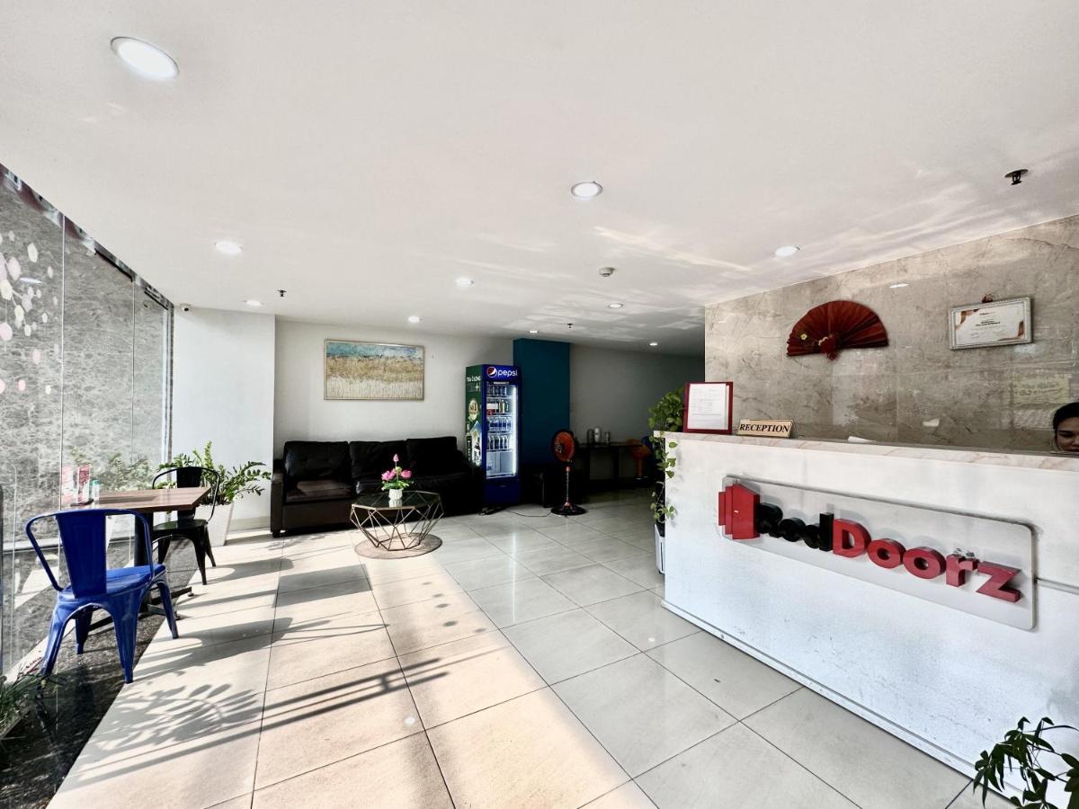 RedDoorz The Jade Hotel Than Nhan Trung Ho-Chi-Minh-Stadt Exterior foto